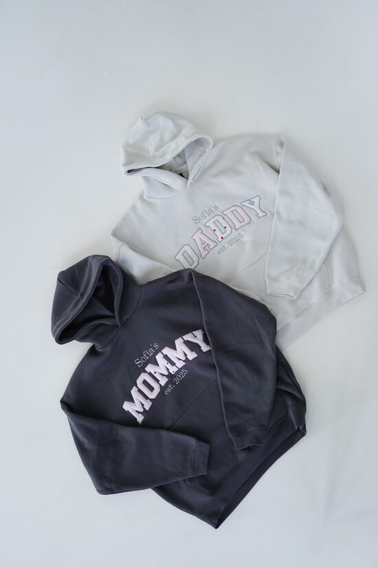 HOODIJS AR BĒRNA APĢĒRBA IEŠUVUMU